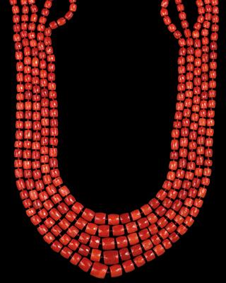 A coral necklace - Gioielli
