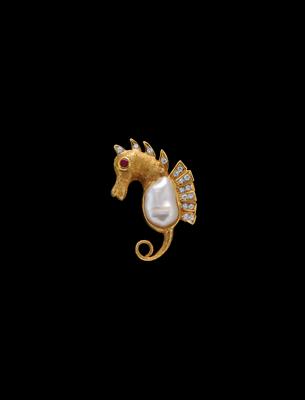 A Brilliant and Cultured Pearl Seahorse Brooch - Klenoty