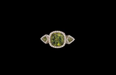 A Brilliant and Peridot Ring - Klenoty