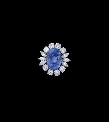 A Diamond Ring with an Untreated Sapphire c. 10 ct - Jewellery
