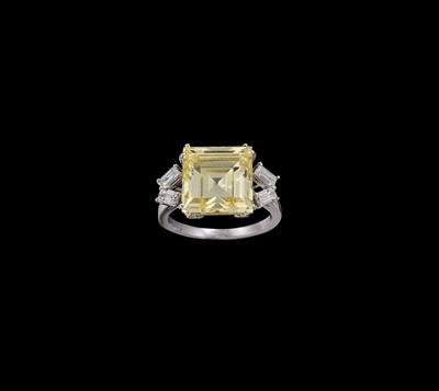 A Fancy Intense Yellow Natural Diamond Ring c. 8.98 ct - Gioielli