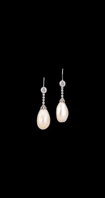 A Pair of Oriental Pearl Ear Pendants - Klenoty