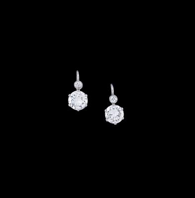 A Pair of Brilliant Earrings, Total Weight c. 4.10 ct - Jewellery