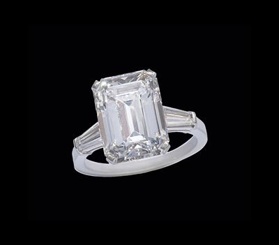 A Diamond Ring by Bulgari  ct - Jewellery 2020/11/30 - Realized price:  EUR 369,300 - Dorotheum