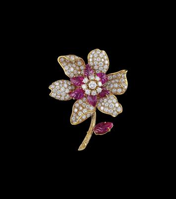 A Diamond and Ruby Floral Brooch - Gioielli