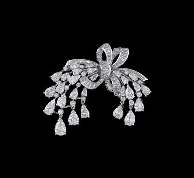 A Diamond Brooch, Total Weight c. 9 ct - Jewellery