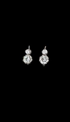 A Pair of Brilliant Earrings, Total Weight c. 2.10 ct - Jewellery