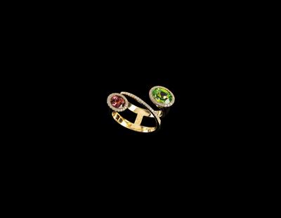 A Peridot and Tourmaline Ring, Total Weight c. 1.50 ct - Klenoty