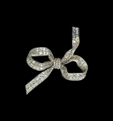 An Old-Cut Diamond Ribbon Brooch Total Weight c. 5 ct - Jewellery