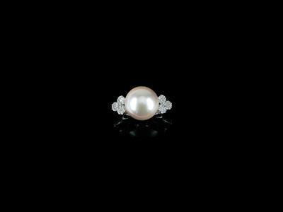 A Brilliant and South Sea Cultured Pearl Ring - Klenoty