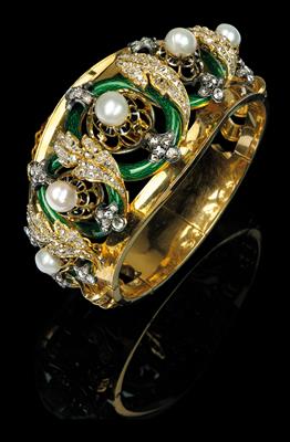 A Diamond and Cultured Pearl Bangle - Gioielli