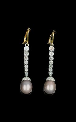 A Pair of Diamond and Cultured Pearl Ear Pendants - Gioielli