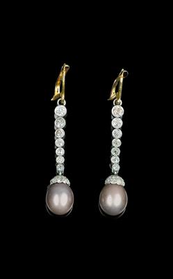 A Pair of Diamond and Cultured Pearl Ear Pendants - Klenoty