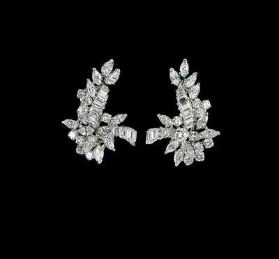 A Pair of Diamond Ear Clips, Total Weight c. 3.80 ct - Gioielli