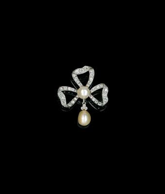 A Diamond and Oriental Pearl Bow Brooch - Gioielli