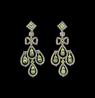 A Pair of Diamond and Peridot Ear Stud Pendants - Klenoty