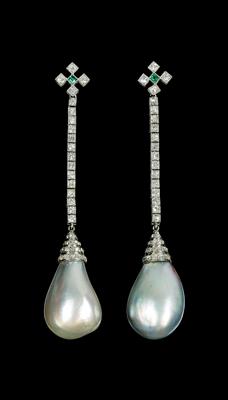A Pair of Diamond and South Sea Cultured Pearl Ear Pendants - Gioielli