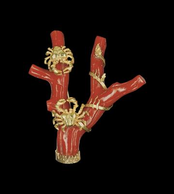 A Coral Brooch - Jewellery
