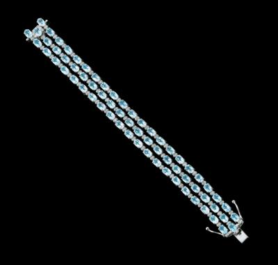 An Aquamarine Bracelet, Total Weight c. 40.45 ct - Jewellery