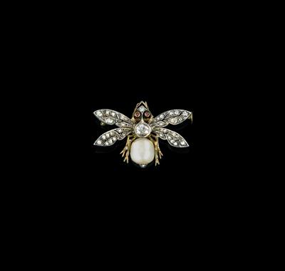 An Insect Brooch - Jewellery
