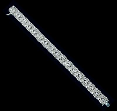 A Diamond Bracelet, Total Weight c. 9.50 ct - Jewellery