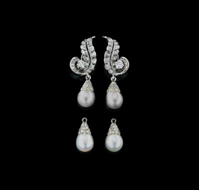 A Pair of Diamond and Cultured Pearl Ear Clips - Gioielli