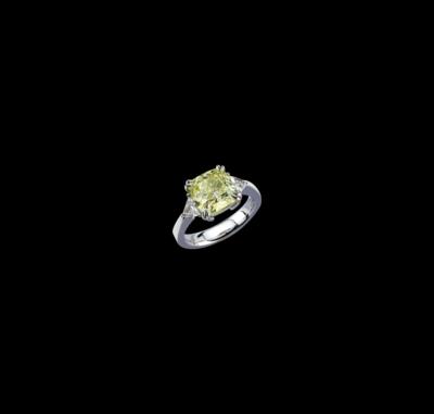 A Fancy Greenish Yellow Diamond Ring 5.01 ct - Klenoty