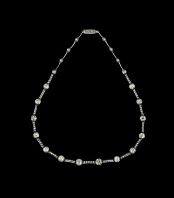 An old-cut diamond necklace from an old European aristocratic collection, total weight c. 8.50 ct - Gioielli