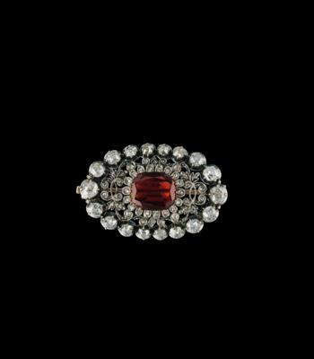 An old-cut diamond and garnet brooch - Gioielli