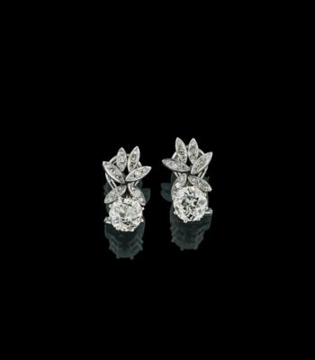 A pair of old-cut diamond ear clips, total weight c. 2.80 ct - Jewels