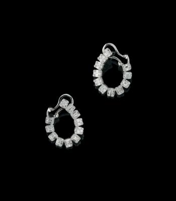 A pair of diamond ear clips, total weight c. 1.75 ct - Šperky