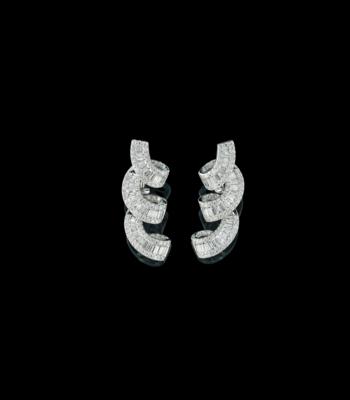A pair of diamond ear clips, total weight c. 2.85 ct - Gioielli