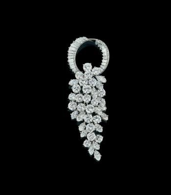 A diamond pendant, total weight c. 16.50 ct - Šperky