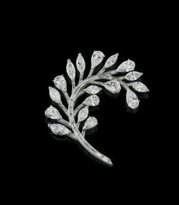 A diamond brooch, total weight c. 18.50 ct - Gioielli