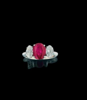 A diamond ring with a ruby c. 3.80 ct - Jewels