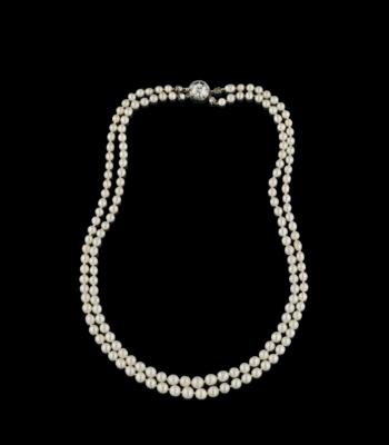 A cultured pearl necklace - Jewels