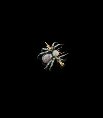 An Oriental pearl and diamond rhomb spider brooch - Gioielli