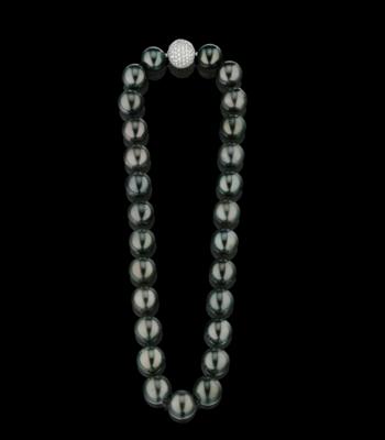 A South Sea cultured pearls necklace Tahiti with brilliant clasp - Gioielli