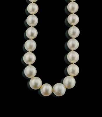 A South Sea cultured pearl infinity necklace - Šperky