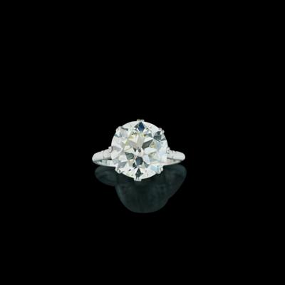 An old-cut brilliant solitaire ring c. 8.10 ct - Exquisite Jewels