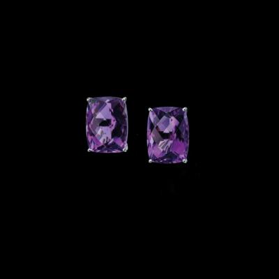 A pair of amethyst ear clips, total weight c. 33 ct - Exkluzivní šperky