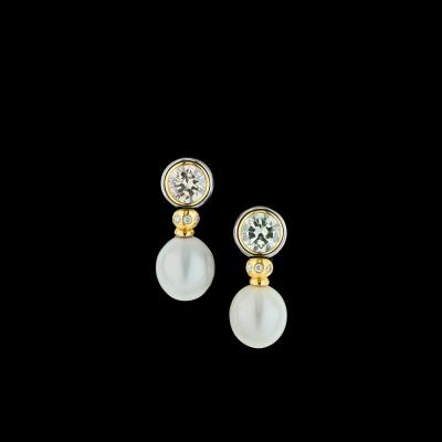 A pair of brilliant and South Sea cultured pearl ear clips - Exquisite Jewels