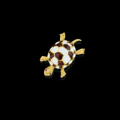 A tortoise brooch - Exquisite Jewels