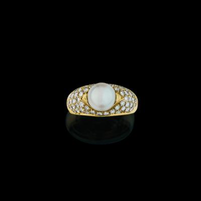 A brilliant and cultured pearl ring by Bulgari - Exquisite Jewels