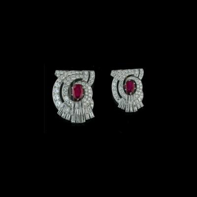 A pair of diamond double clips with untreated rubies, total weight c. 3.50 ct - Exkluzivní šperky