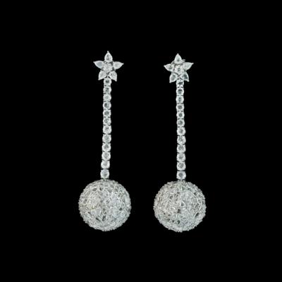 A pair of diamond ear pendants total weight c. 31.50 ct - Exkluzivní šperky