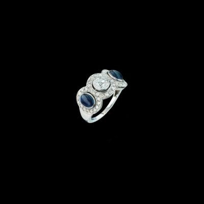 A diamond and sapphire ring - Exquisite Jewels