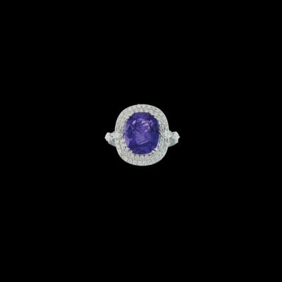 A diamond ring with colour-changing untreated sapphire c. 7.15 ct - Gioielli scelti