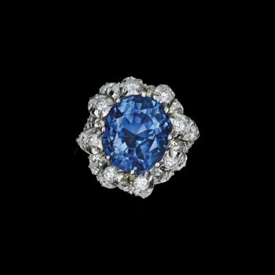 A diamond ring with an untreated sapphire c. 10 ct - Exquisite Jewels