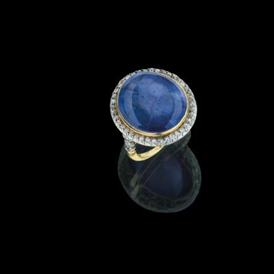 A diamond ring with untreated sapphire c. 28.50 ct from an old European aristocratic collection - Gioielli scelti